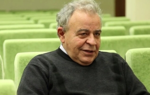 &Omicron; &Sigma;&tau;&alpha;ύ&rho;&omicron;&sigmaf; &Tau;&sigma;&alpha;&kappa;&upsilon;&rho;ά&kappa;&eta;&sigmaf;. &Kappa;&alpha;&tau;' &alpha;&upsilon;&tau;ό&nu;, &eta; &epsilon;&lambda;&epsilon;&upsilon;&theta;&epsilon;&rho;ί&alpha; &tau;&eta;&sigmaf; έ&kappa;&phi;&rho;&alpha;&sigma;&eta;&sigmaf; &alpha;&pi;&omicron;&tau;&epsilon;&lambda;&epsilon;ί &epsilon;&gamma;&gamma;&epsilon;&nu;ή &alpha;&xi;ί&alpha; &tau;&omicron;&upsilon; &pi;&omicron;&lambda;&iota;&tau;&epsilon;ύ&mu;&alpha;&tau;&omicron;&sigmaf; &sigma;&upsilon;&mu;&beta;ά&lambda;&lambda;&omicron;&nu;&tau;&alpha;&sigmaf;, &mu;έ&sigma;&omega; &tau;&eta;&sigmaf; &alpha;&nu;&alpha;&zeta;ή&tau;&eta;&sigma;&eta;&sigmaf; &tau;&eta;&sigmaf; &alpha;&lambda;ή&theta;&epsilon;&iota;&alpha;&sigmaf;, &sigma;&tau;&eta; &sigma;&tau;&alpha;&theta;&epsilon;&rho;ό&tau;&eta;&tau;&alpha;, &tau;&eta;&nu; &epsilon;&xi;έ&lambda;&iota;&xi;&eta; &kappa;&alpha;&iota; &tau;&omicron;&nu; &sigma;&upsilon;&mu;&mu;&epsilon;&tau;&omicron;&chi;&iota;&kappa;ό &chi;&alpha;&rho;&alpha;&kappa;&tau;ή&rho;&alpha; &tau;&eta;&sigmaf; &delta;&eta;&mu;&omicron;&kappa;&rho;&alpha;&tau;ί&alpha;&sigmaf;.