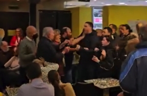 &Pi;&omicron;&lambda;ί&tau;&epsilon;&sigmaf; &alpha;&pi;ό &tau;&omicron; &alpha;&kappa;&rho;&omicron;&alpha;&tau;ή&rho;&iota;&omicron; &tau;&eta;&sigmaf; &epsilon;&kappa;&delta;ή&lambda;&omega;&sigma;&eta;&sigmaf; &sigma;&tau;&omicron;&nu; &Iota;&alpha;&nu;ό &alpha;&pi;&omega;&theta;&omicron;ύ&nu; &tau;&omicron;&upsilon;&sigmaf; &epsilon;&iota;&sigma;&beta;&omicron;&lambda;&epsilon;ί&sigmaf;, &pi;&omicron;&upsilon; &pi;&rho;&omicron;&sigma;&pi;ά&theta;&eta;&sigma;&alpha;&nu; &nu;&alpha; &delta;&iota;&alpha;&kappa;ό&psi;&omicron;&upsilon;&nu; &epsilon;&kappa;&delta;ή&lambda;&omega;&sigma;&eta; &gamma;&iota;&alpha; &laquo;&tau;&eta;&nu; &tau;&upsilon;&mu;&beta;&omega;&rho;&upsilon;&chi;ί&alpha; &tau;&omega;&nu; &Tau;&epsilon;&mu;&pi;ώ&nu;&raquo;