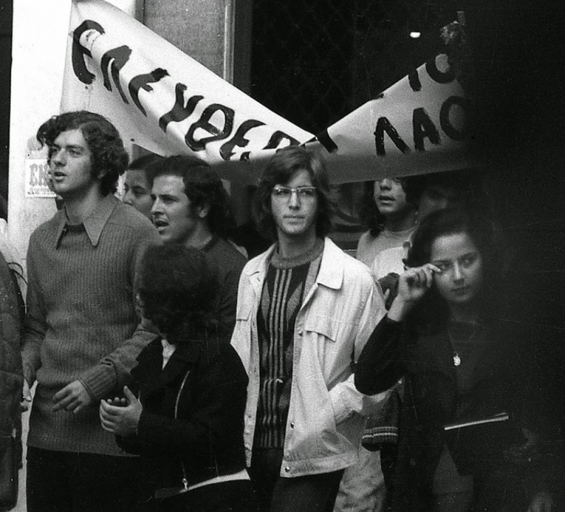 Νοέμβριος 1973, από διαδήλωση στην οδό Πατησίων, μπροστά από το Πολυτεχνείο.