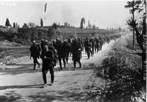 &Alpha;ύ&gamma;&omicron;&upsilon;&sigma;&tau;&omicron;&sigmaf; ή &Sigma;&epsilon;&pi;&tau;έ&mu;&beta;&rho;&iota;&omicron;&sigmaf; 1922. Έ&lambda;&lambda;&eta;&nu;&epsilon;&sigmaf; &sigma;&tau;&rho;&alpha;&tau;&iota;ώ&tau;&epsilon;&sigmaf; &alpha;&pi;&omicron;&chi;&omega;&rho;&omicron;ύ&nu; &sigma;&upsilon;&nu;&tau;&epsilon;&tau;&alpha;&gamma;&mu;έ&nu;&omicron;&iota; &alpha;&pi;ό &tau;&omicron; &mu;έ&tau;&omega;&pi;&omicron;, &mu;&epsilon;&tau;ά &tau;&eta; &Mu;&iota;&kappa;&rho;&alpha;&sigma;&iota;&alpha;&tau;&iota;&kappa;ή &Kappa;&alpha;&tau;&alpha;&sigma;&tau;&rho;&omicron;&phi;ή.  