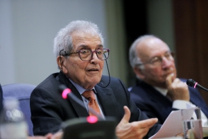 O Θεόδωρος Α. Κουλουμπής, από εκδήλωση του 2020, για το βιβλίο του πρέσβη Γιώργου Σαββαΐδη, Ανάλεκτα Ελληνικής Διπλωματίας. Η επιστημονική του εγκυρότητα, ο παρεμβατισμός του και η πίστη του στη δυνατότητα των μελετητών της εξωτερικής πολιτικής ότι μπορούσε να εκπαιδεύσει την κοινή γνώμης με αίσθημα ευθύνης, ορθολογικά και μακριά από κάθε δογματισμό τον είχαν καταστήσει «πνευματικό οδοδείκτη» της ελληνικής διεθνολογικής κοινότητας.