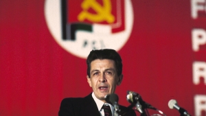 Ο Ενρίκο Μπερλινγκουέρ, ανανεωτής γραμματέας του Ιταλικού ΚΚ (1922-1984). «Το ανανεωτικό μαρξιστικό του νανούρισμα ήταν πιπίλα για εμάς τους νέους και βενζοδιαζεπίνη για τους παλιότερους».